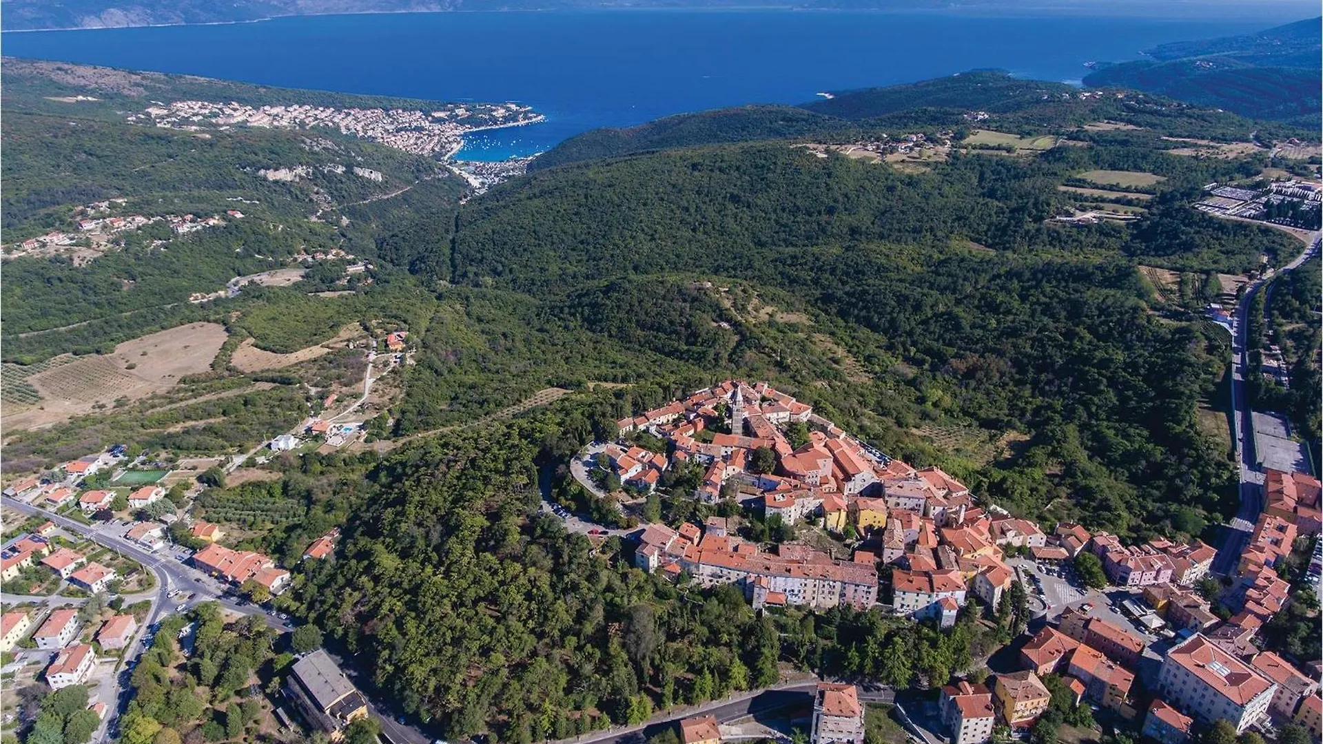 度假居 Lovely Home In Labin With Kitchen